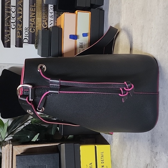 Louis Vuitton LockMe Noir - Picture 4 of 16